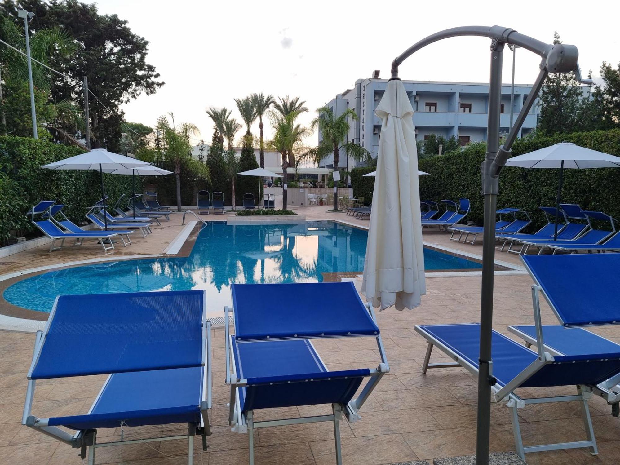 Hotel Costa Azul Balestrate Buitenkant foto